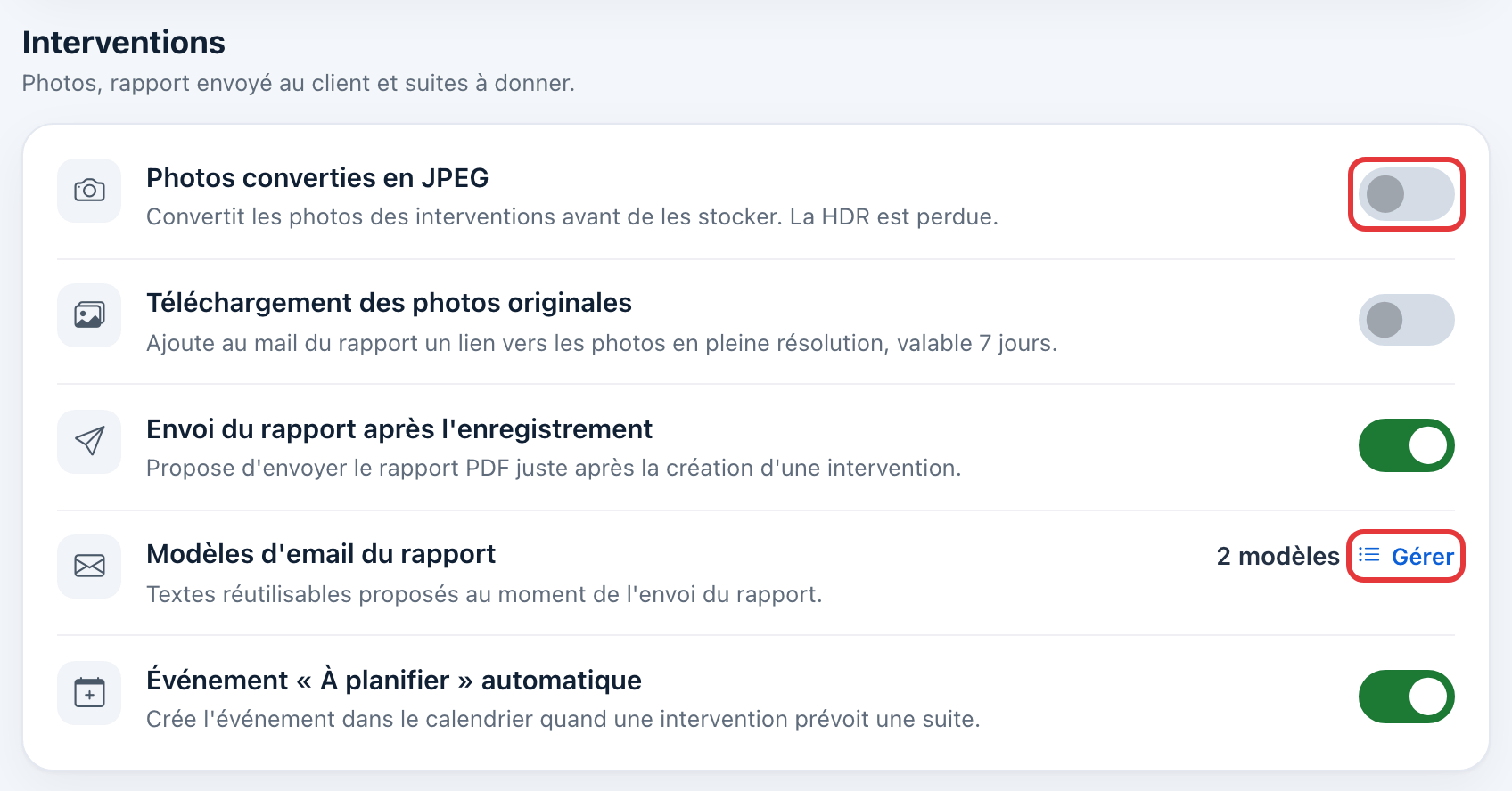 Section Interventions : l'interrupteur Photos converties en JPEG et le bouton Gérer des modèles d'email sont entourés en rouge ; dessous, Téléchargement des photos originales, Envoi du rapport après l'enregistrement et Événement « À planifier » automatique.