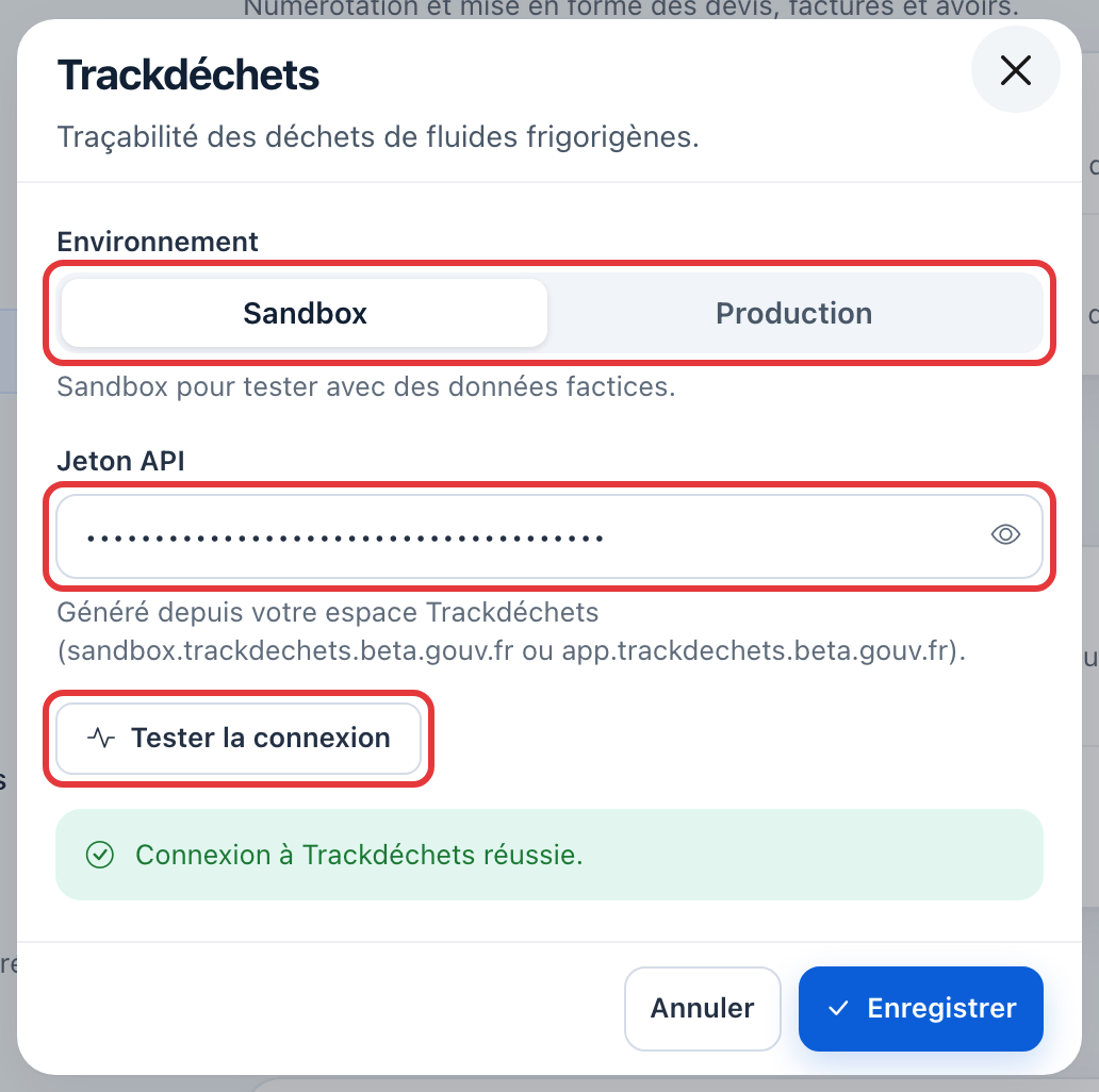 Fenêtre Trackdéchets : l'environnement Sandbox, le jeton API masqué et le bouton Tester la connexion sont entourés en rouge ; dessous, l'encadré vert « Connexion à Trackdéchets réussie ».