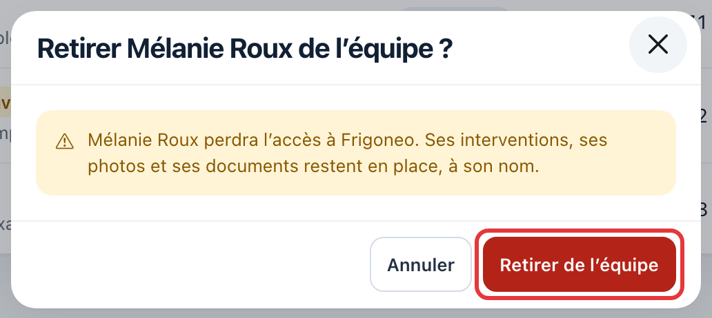 Confirmation « Retirer Mélanie Roux de l'équipe ? » avec l'avertissement ; le bouton rouge Retirer de l'équipe est entouré en rouge.