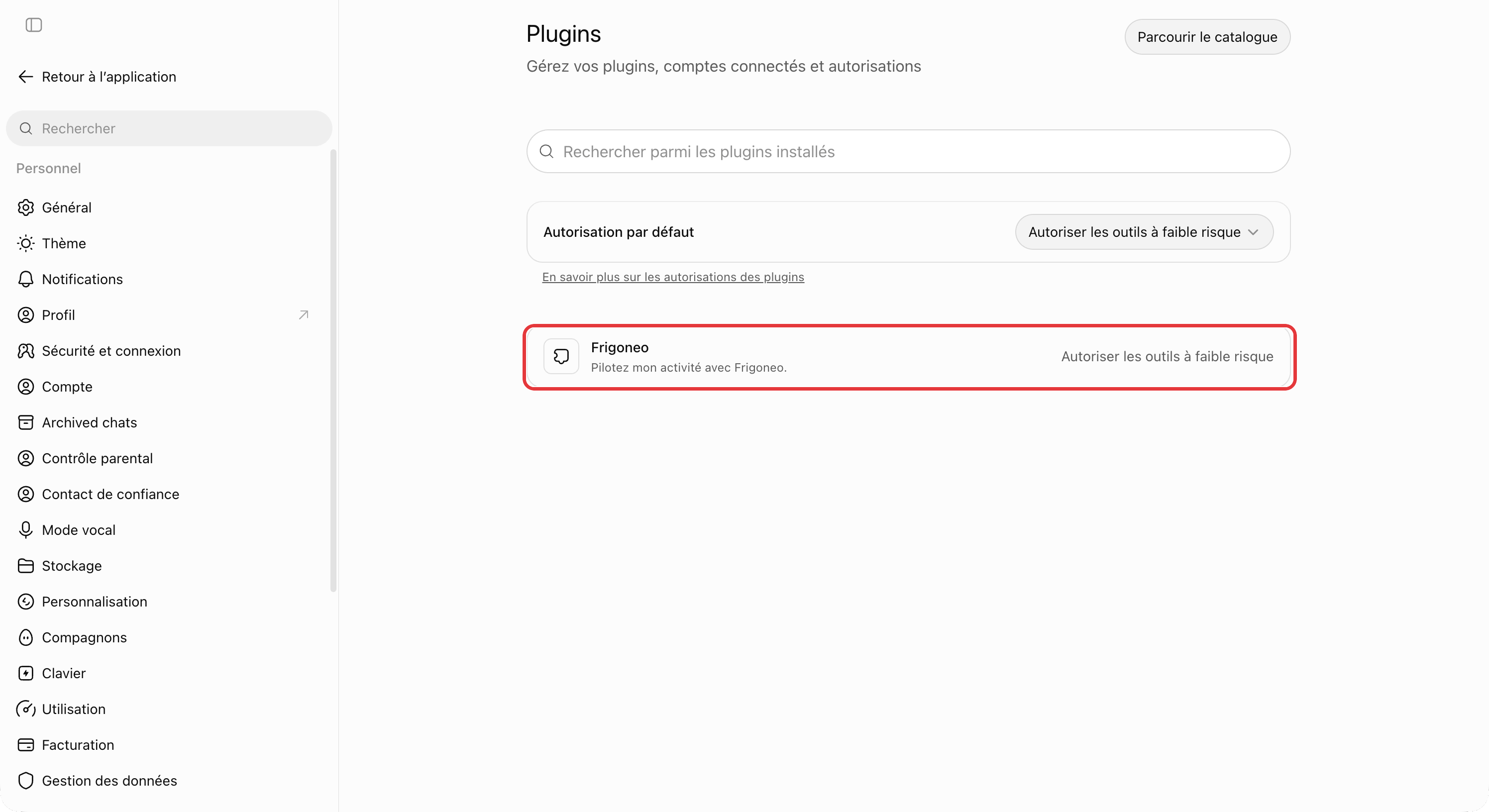 Page Plugins de ChatGPT après la connexion : la ligne Frigoneo, « Pilotez mon activité avec Frigoneo », est entourée en rouge.