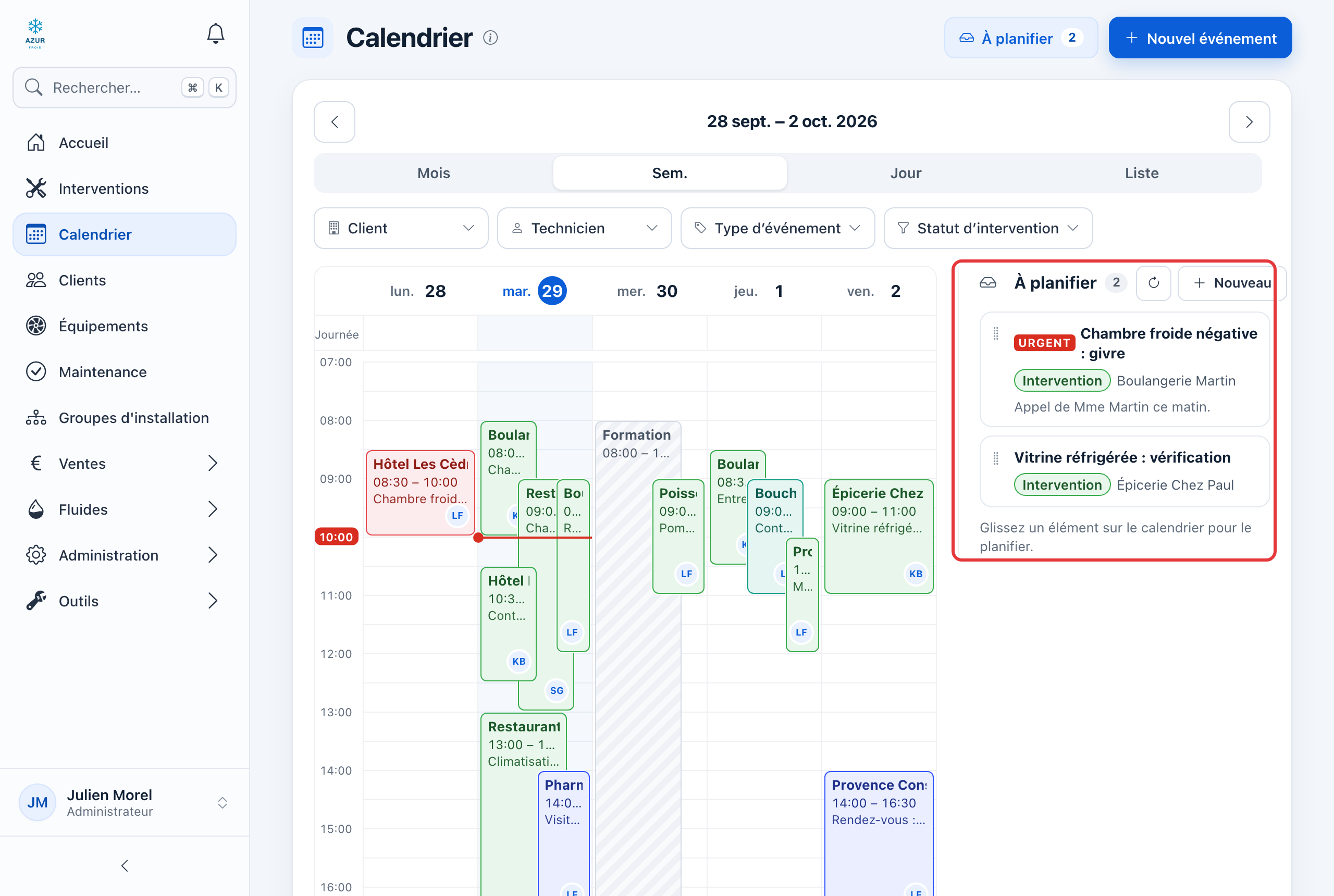 Calendrier avec la liste À planifier ouverte à droite, entourée en rouge : un événement urgent et un autre.