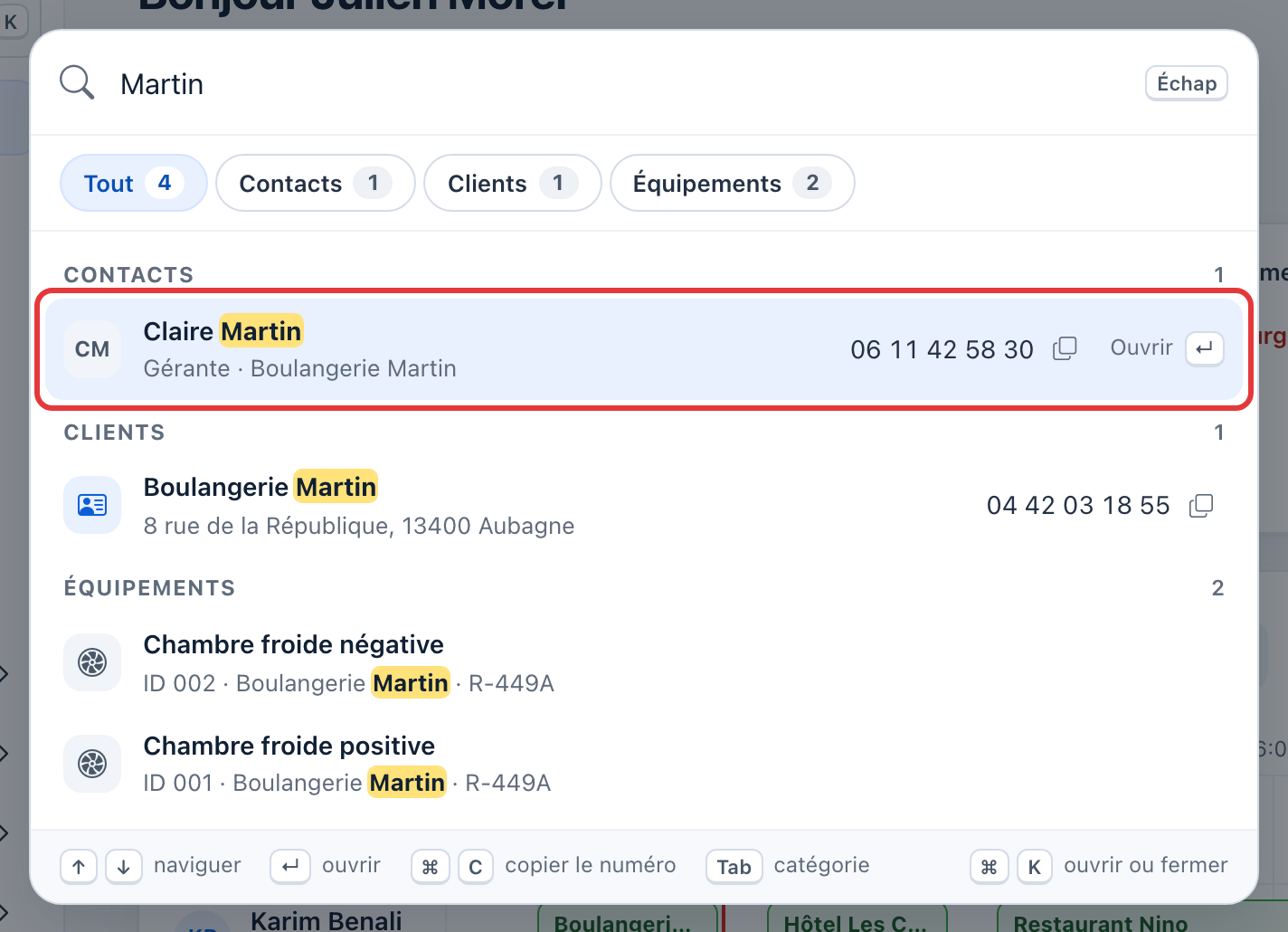 Recherche « Martin » : le contact Claire Martin (entouré en rouge), le client Boulangerie Martin et deux de ses équipements.