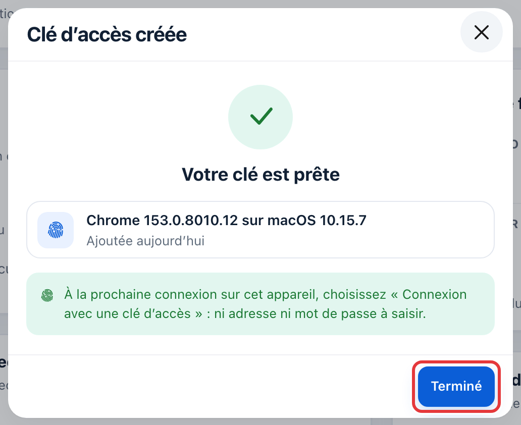 Fenêtre « Clé d'accès créée » : « Votre clé est prête », avec le nom de l'appareil ; le bouton Terminé est entouré en rouge.