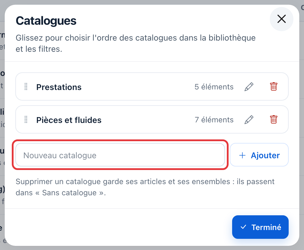 Fenêtre Catalogues : Prestations (5 éléments) et Pièces et fluides (7 éléments) avec leurs boutons renommer et supprimer ; le champ Nouveau catalogue est entouré en rouge, à côté du bouton Ajouter.