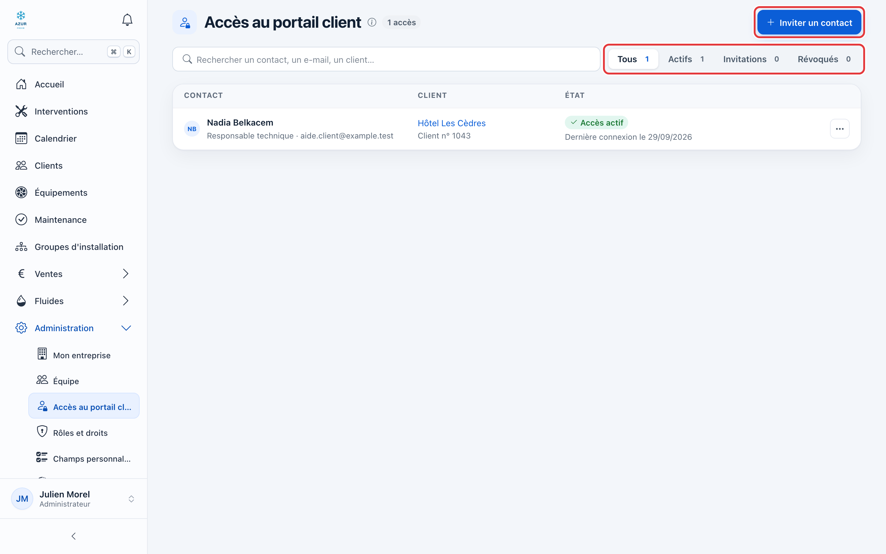 Page Accès au portail client, 1 accès : le bouton Inviter un contact et le filtre Tous, Actifs, Invitations, Révoqués sont entourés en rouge ; dessous, Nadia Belkacem, Hôtel Les Cèdres, Accès actif, dernière connexion le 29/09/2026.
